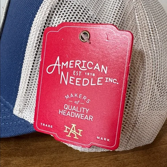 Toronto Maple Leafs Hat - Picture 4 of 6